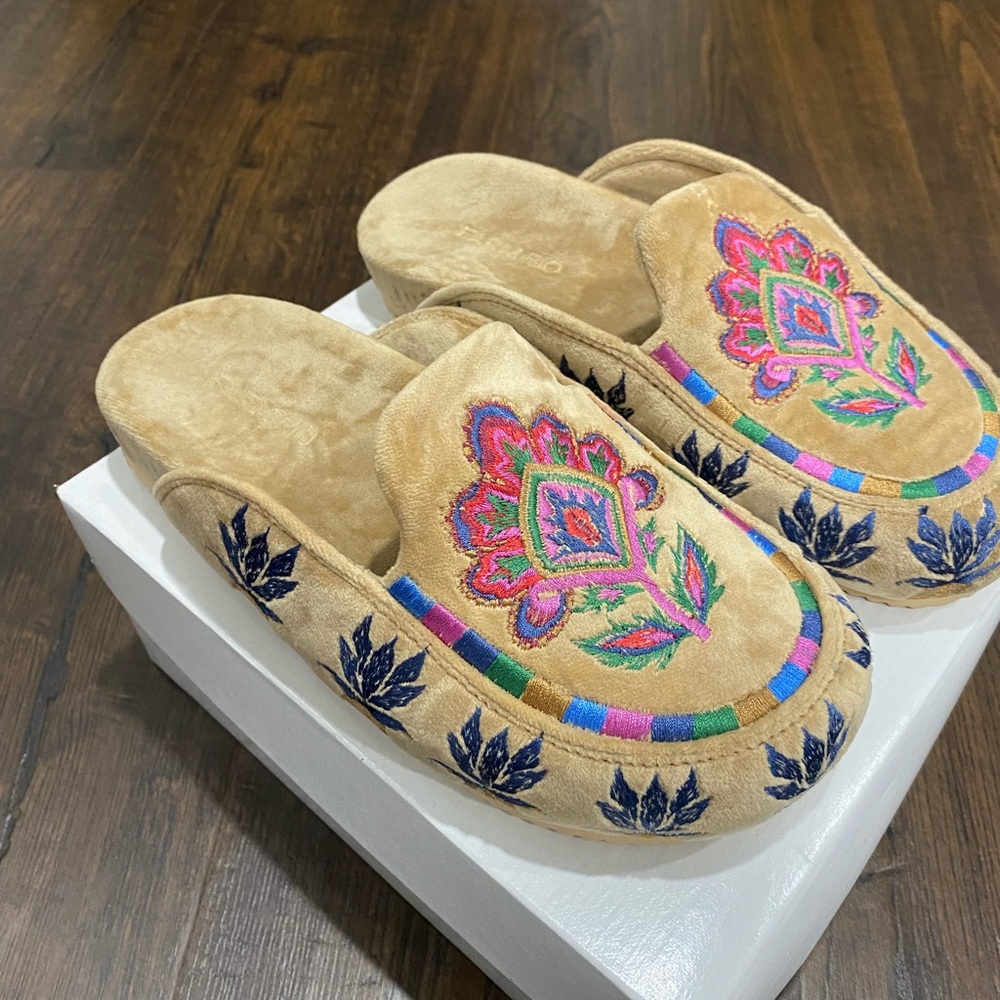 FARM Rio Embroidered Tan Slippers